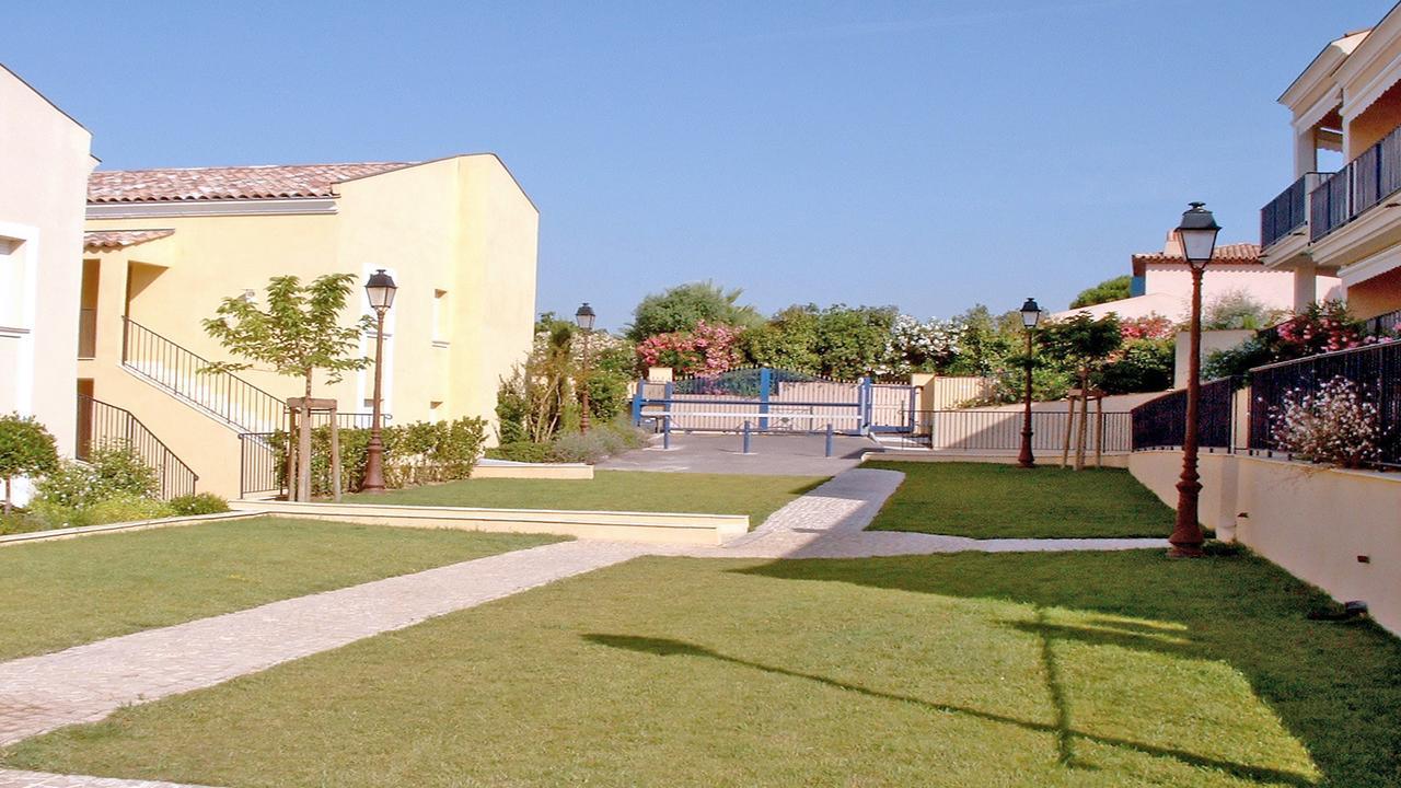 Appartement Les Pins Bleus A8 Сен Максим Екстериор снимка
